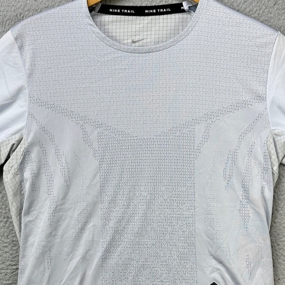 Nike Trail Dri-Fit Shirt Short Sleeve Mens Small Gray Crewneck Stretch Outdoor